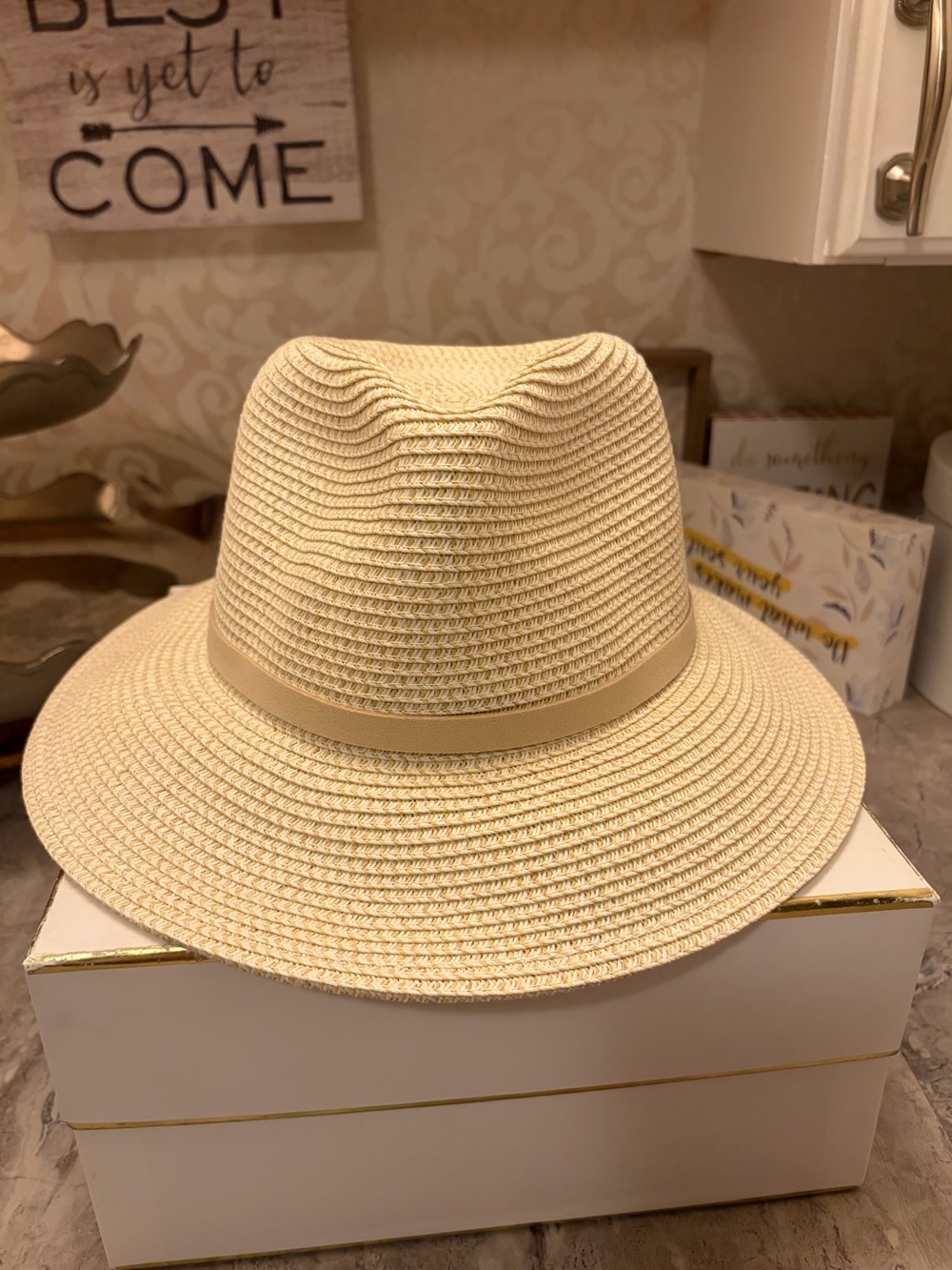 Lucky Brand Cream Straw Fedora with Tonal Band